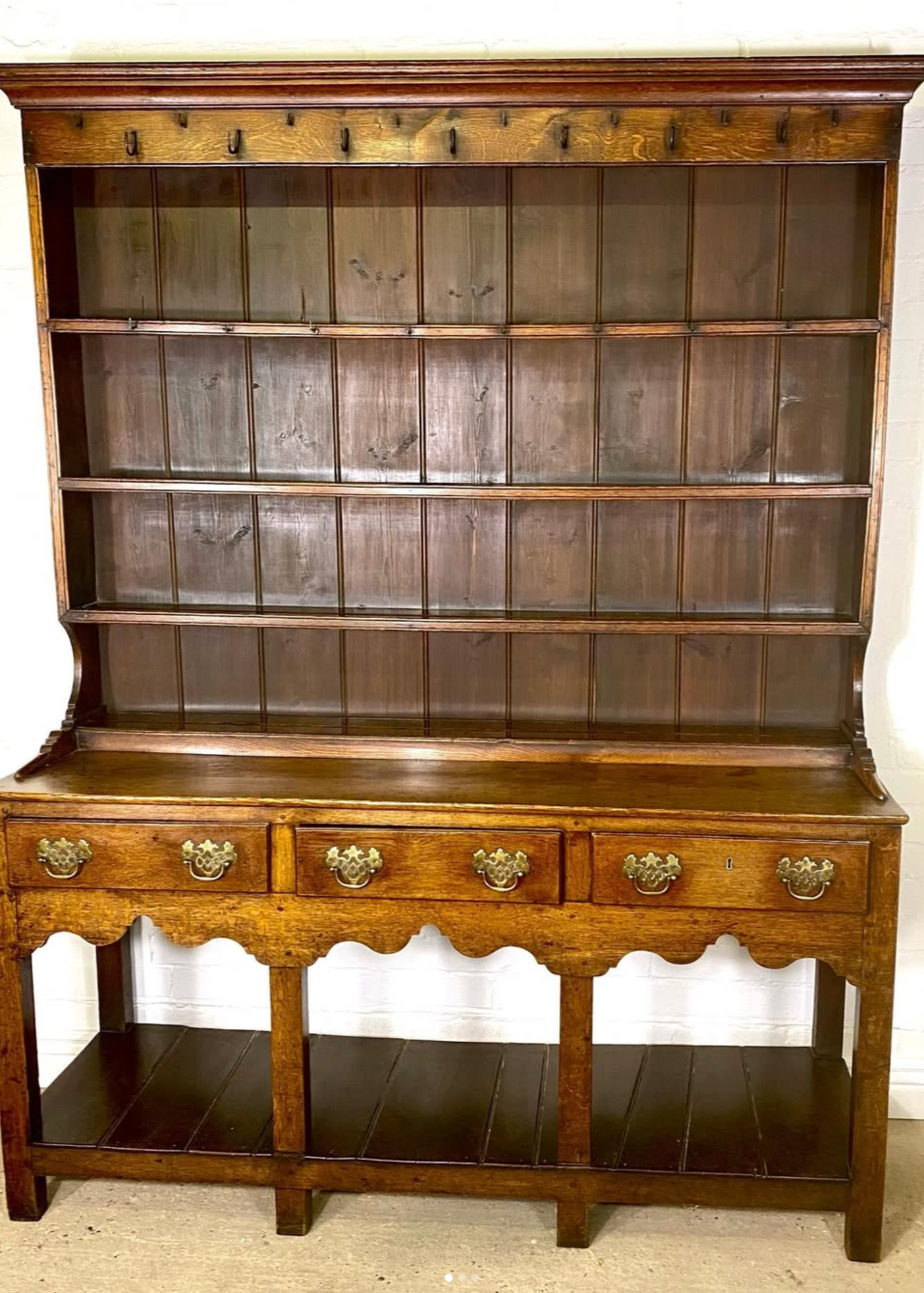 County Dresser
