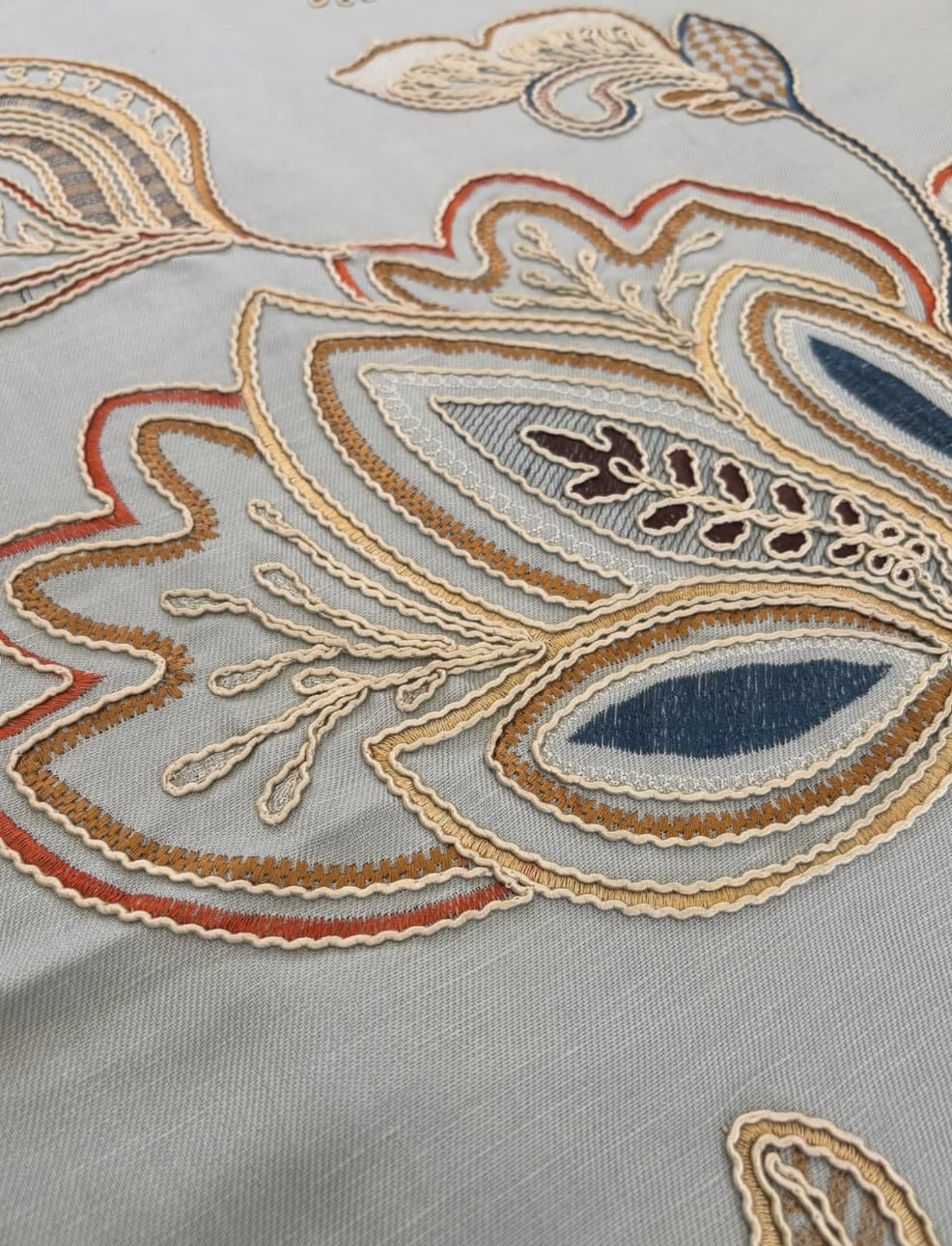 Colefax and Fowler - Cressida Embroidery