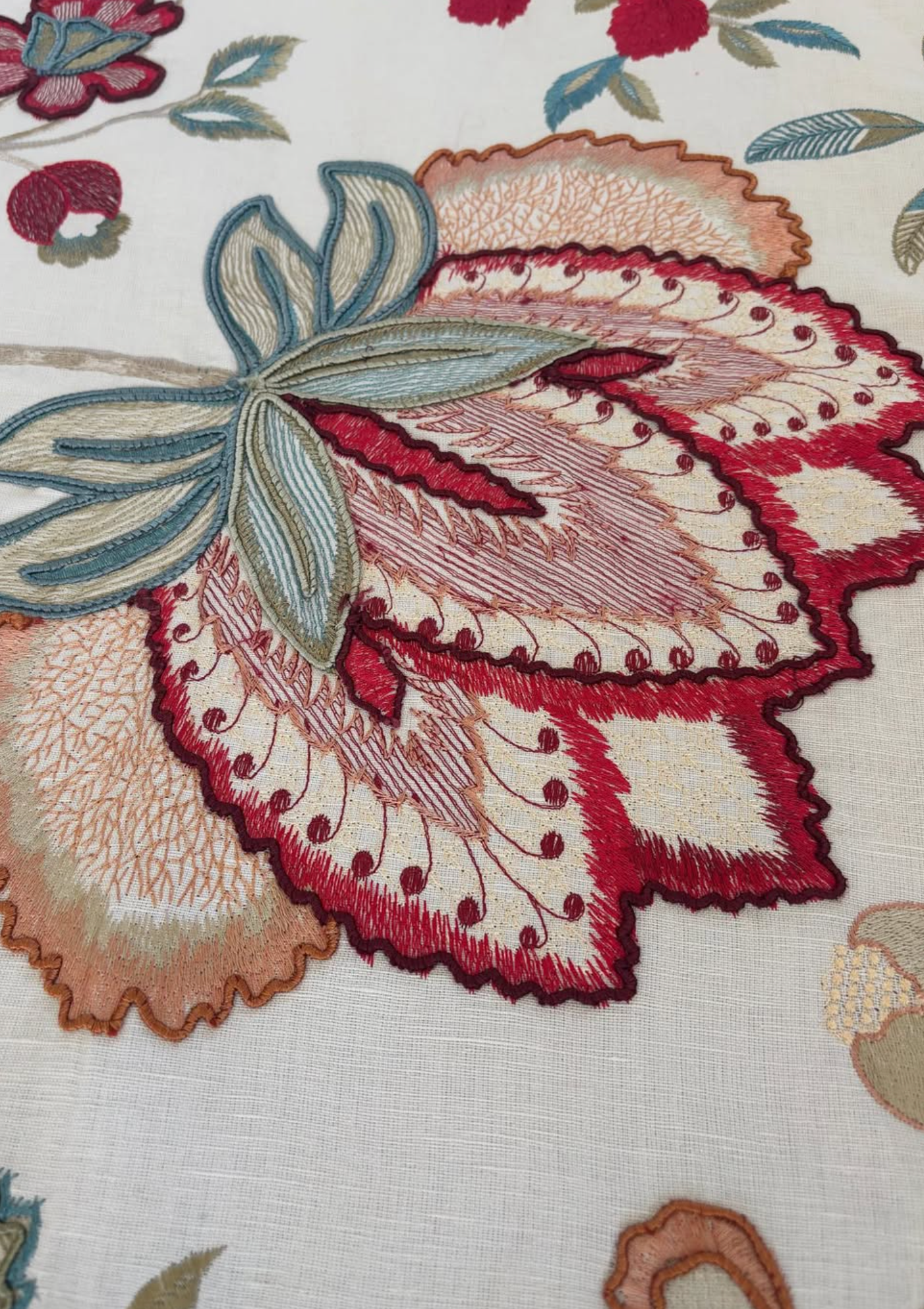 Colefax and Fowler - Baptista Linen Embroidery