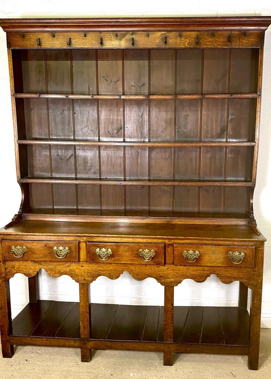 County Dresser